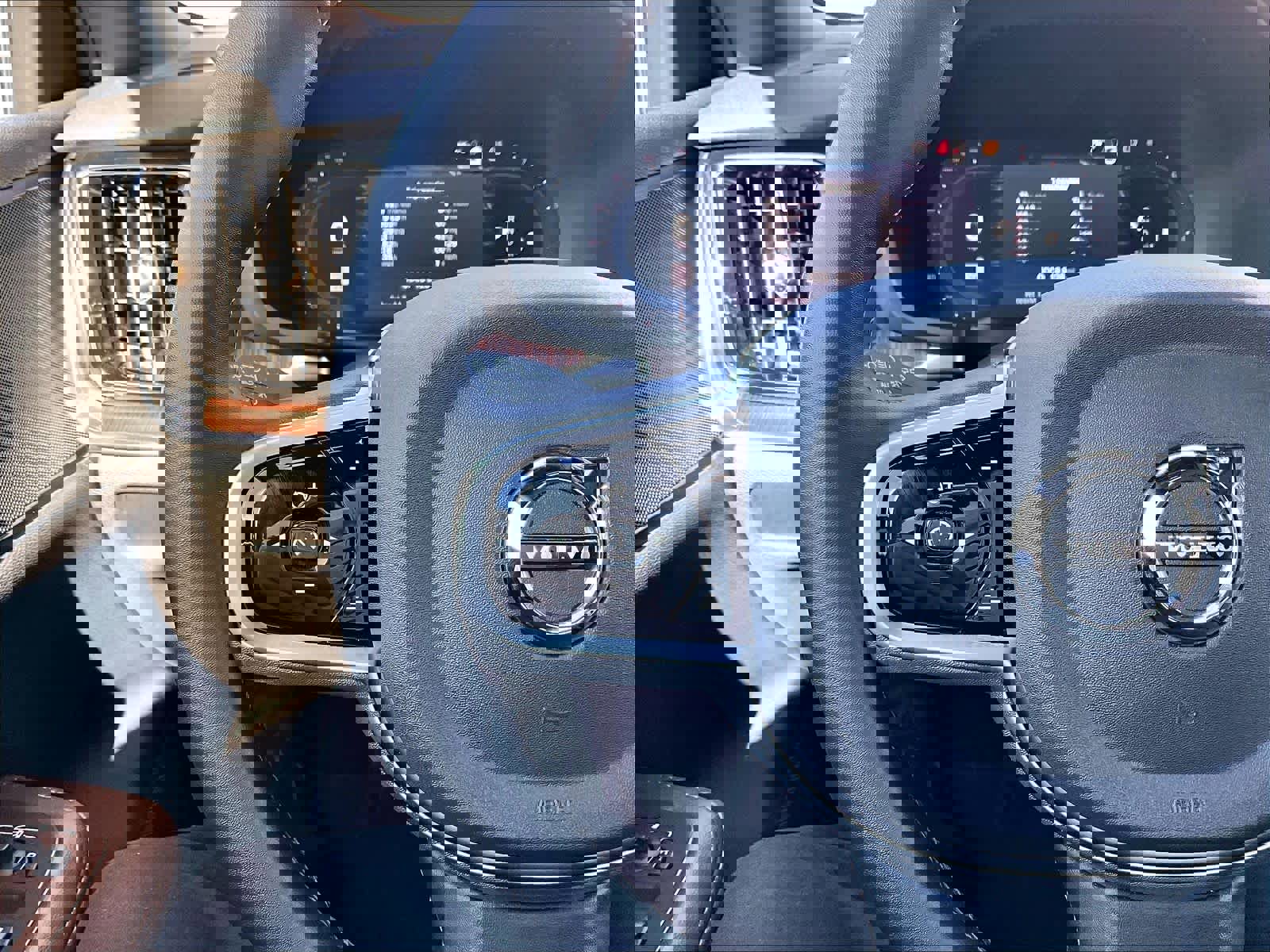 Used 2025 Volvo V60 B5 Cross Country Plus image 21