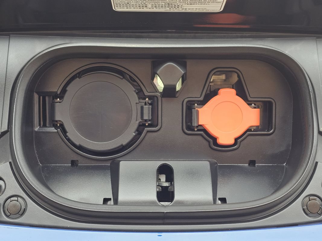 Used 2025 Nissan Leaf S FWD image 27