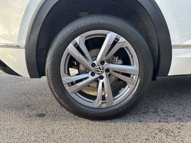 Used 2024 Volkswagen Atlas Cross Sport SEL R-Line AWD/4WD image 17
