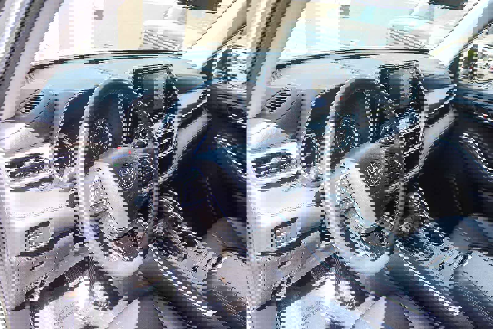 Used 2021 Toyota Highlander XLE image 24