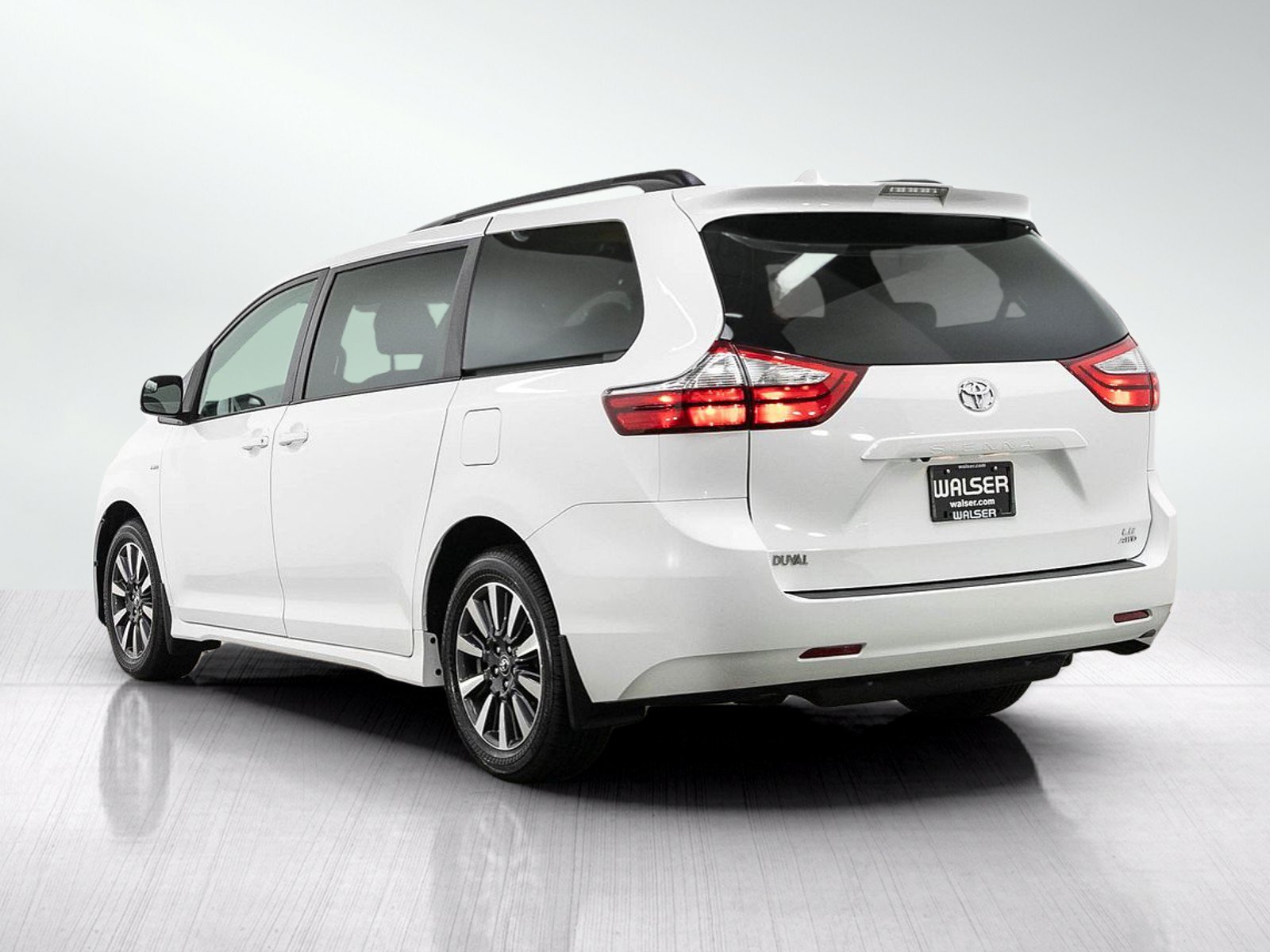 Used 2018 Toyota Sienna LE AWD/4WD image 3