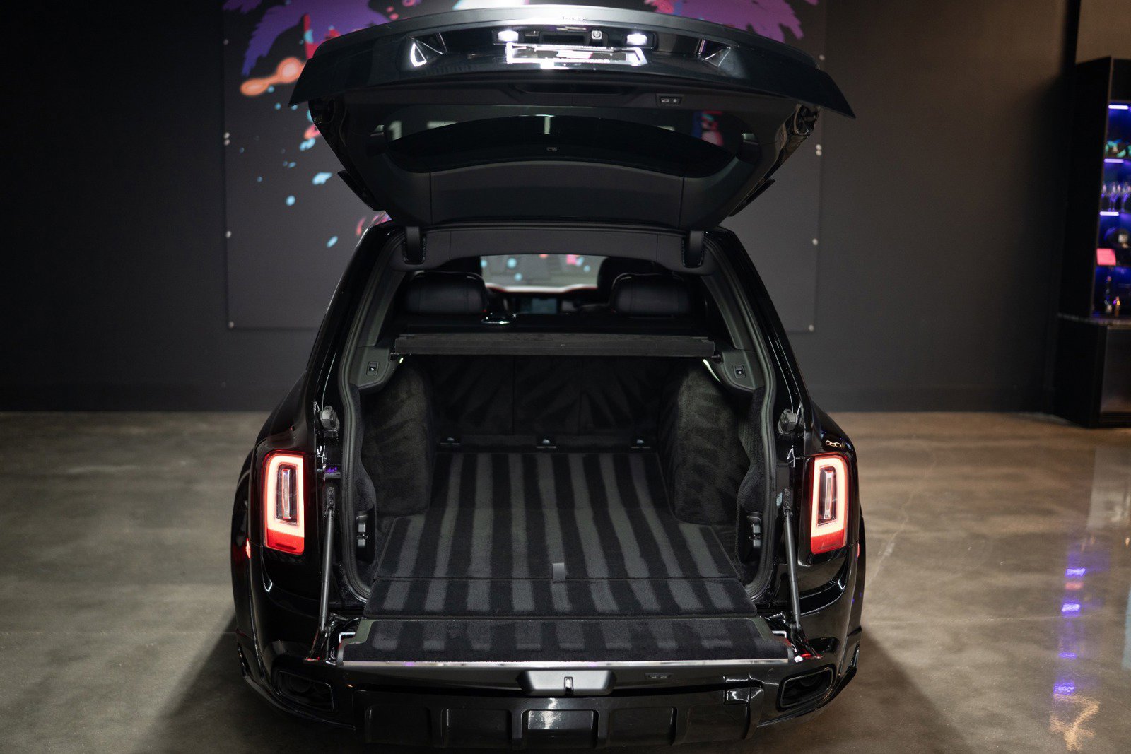 Used 2022 Rolls-Royce Cullinan Black Badge image 7