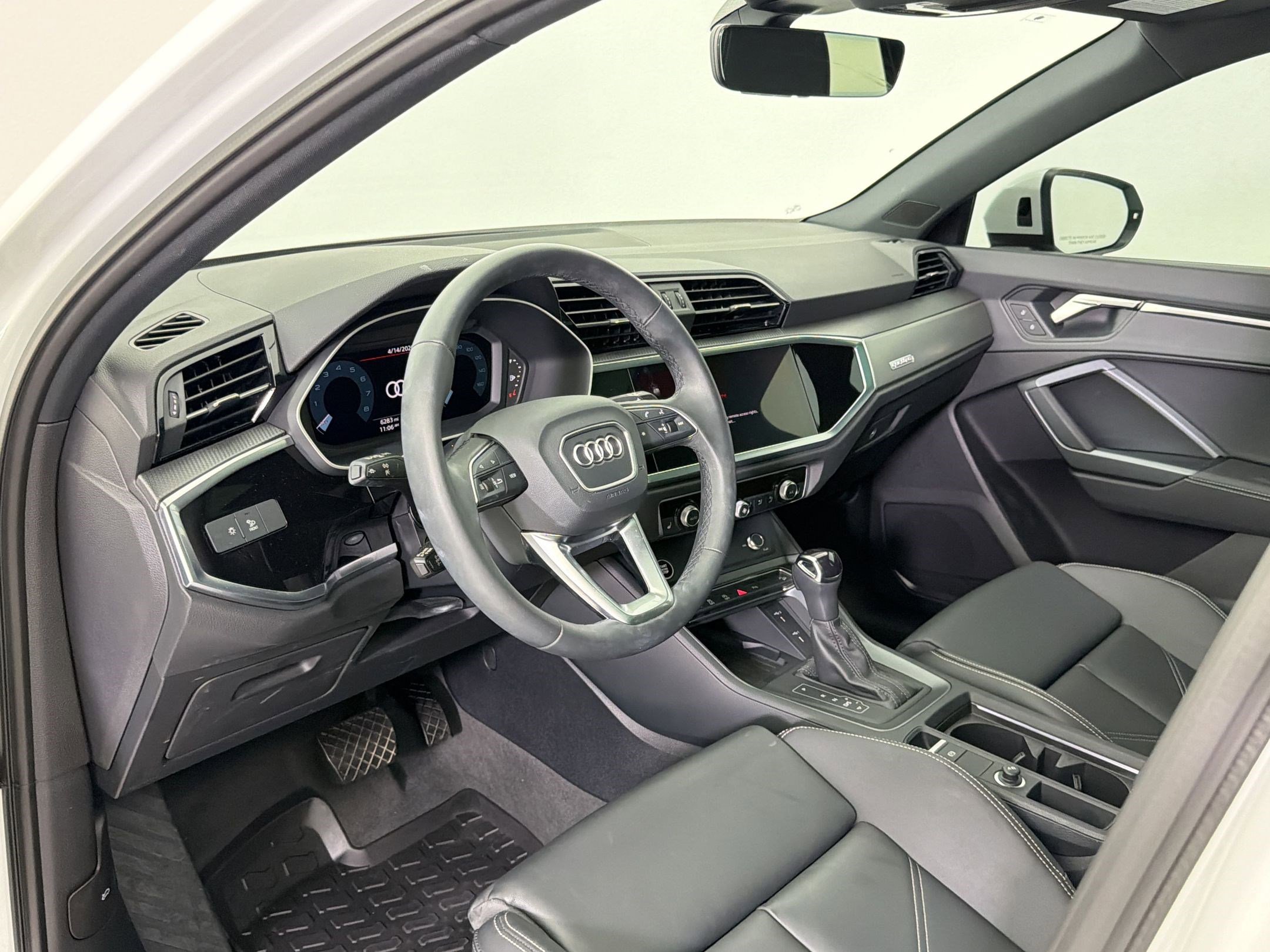 Certified 2025 Audi Q3 2.0T Premium w/ Convenience Package AWD/4WD image 4
