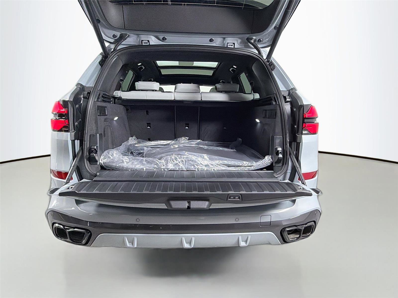 New 2026 BMW X5 M60i image 27