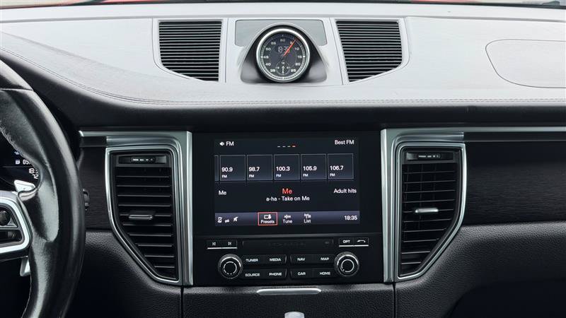 Used 2017 Porsche Macan GTS AWD/4WD image 28