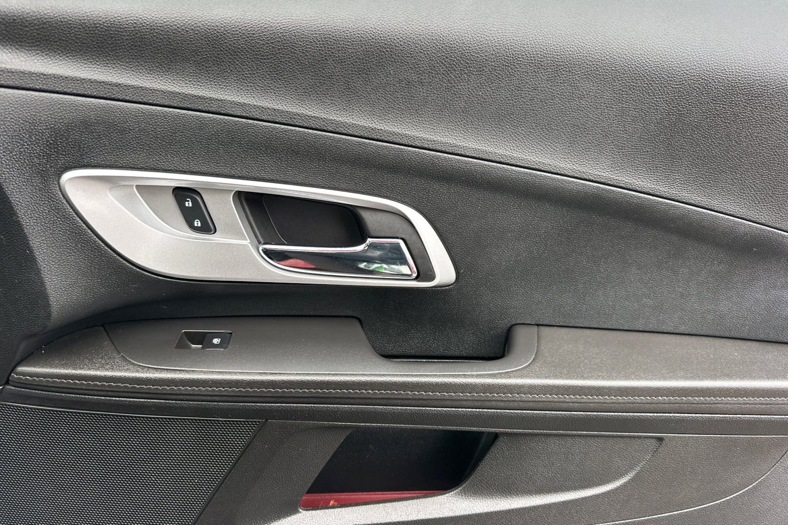 Used 2017 Chevrolet Equinox Premier w/ Enhanced Convenience Package image 18