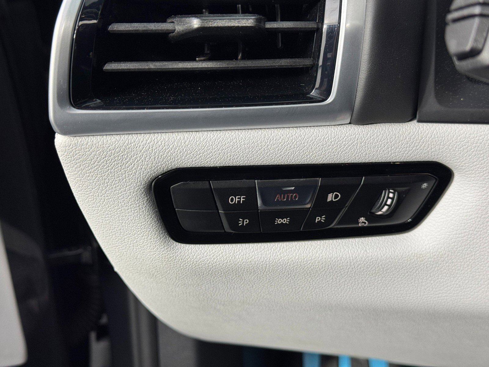 Used 2025 BMW M8 Competition w/ M Carbon Exterior Package AWD/4WD image 18