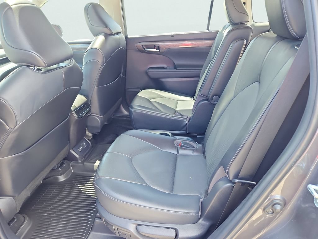 Used 2023 Toyota Highlander Limited AWD/4WD image 38