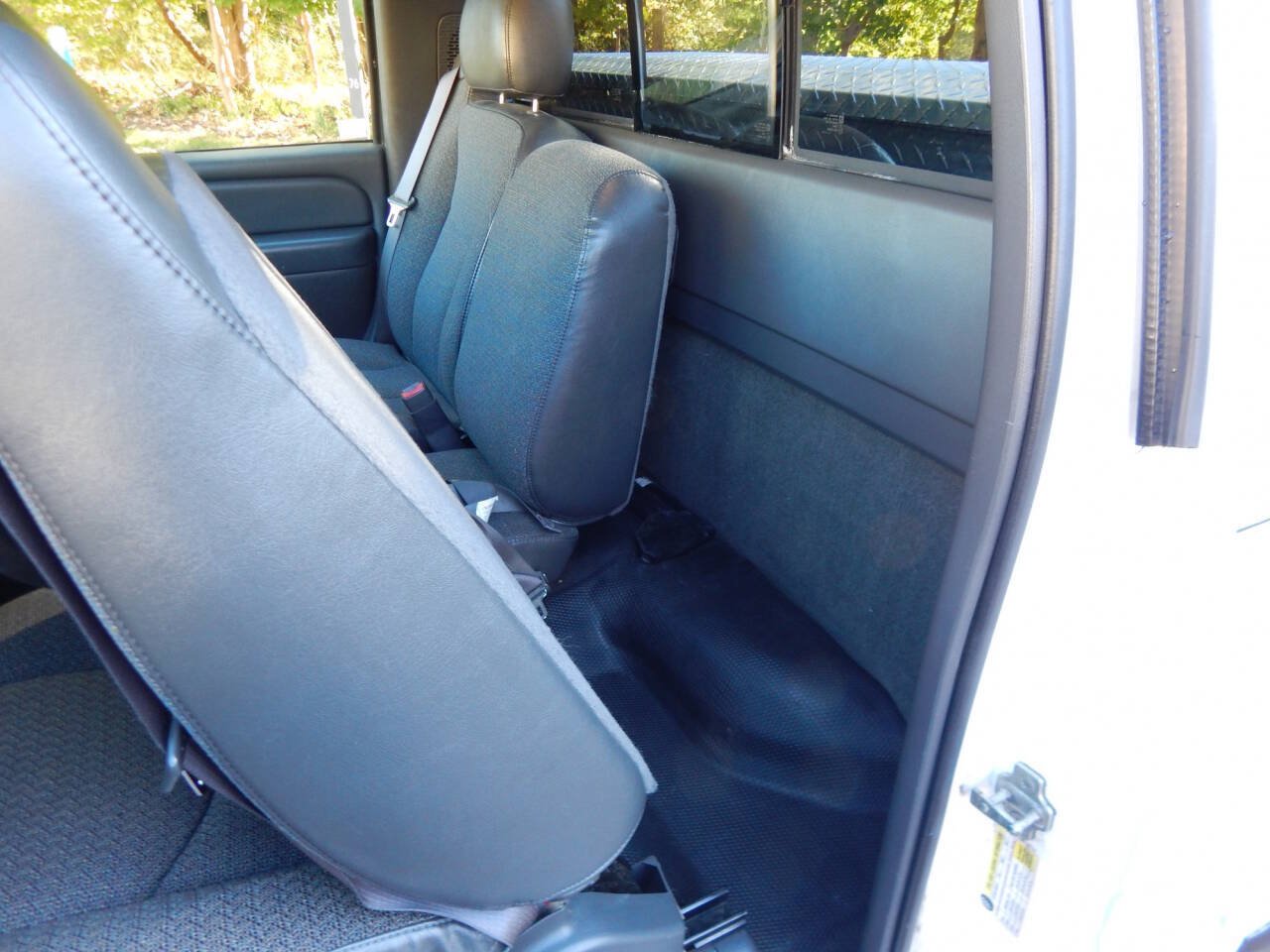 Used 2006 Chevrolet Silverado 2500 W/T w/ Snow Plow Prep Package AWD/4WD image 14
