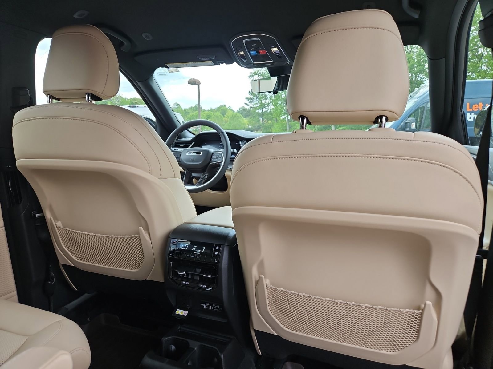 Used 2023 Jeep Grand Cherokee L Limited w/ Luxury Tech Group II AWD/4WD image 18