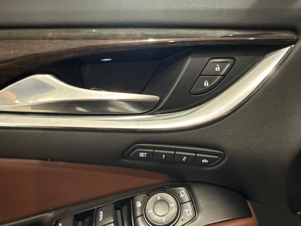 Used 2018 Buick Enclave Avenir w/ Avenir Technology Package AWD/4WD image 24