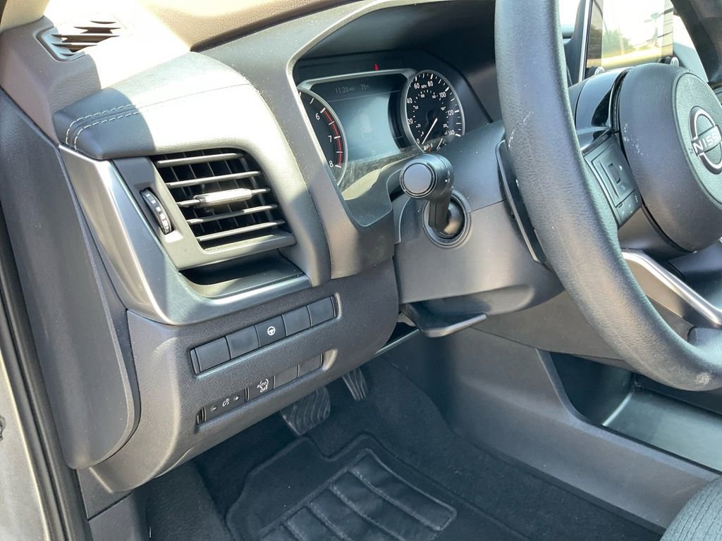 Used 2023 Nissan Rogue SV image 14