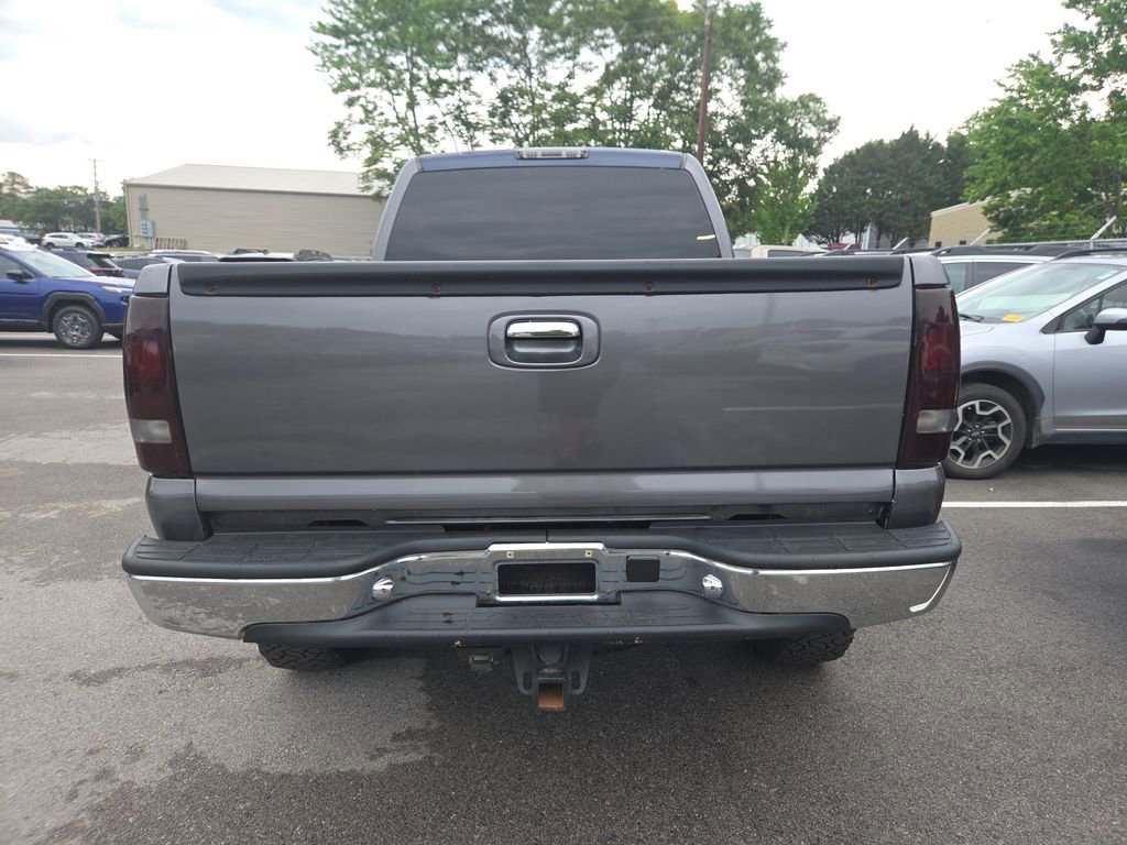 Used 2005 GMC Sierra 2500 SLT w/ Heavy-Duty Power Package AWD/4WD image 3