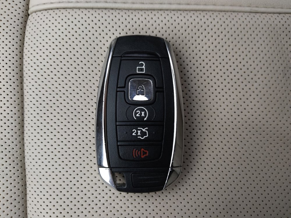 Used 2018 Lincoln MKZ Reserve w/ Luxury Package image 32