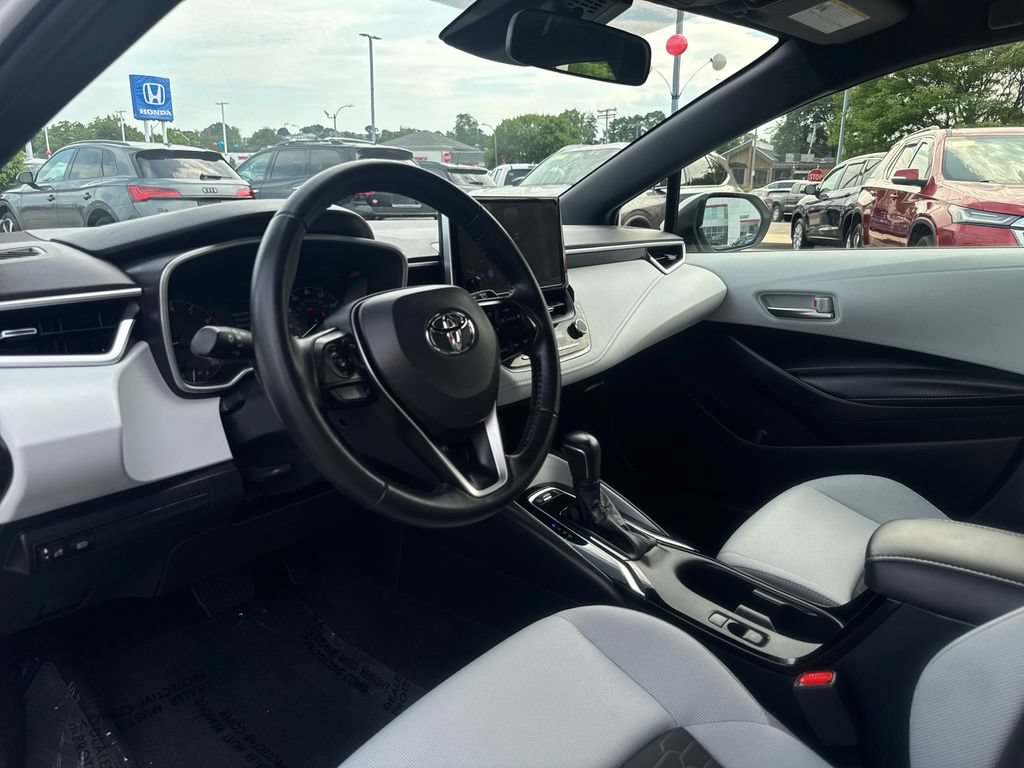 Used 2025 Toyota Corolla Hatchback FWD image 15