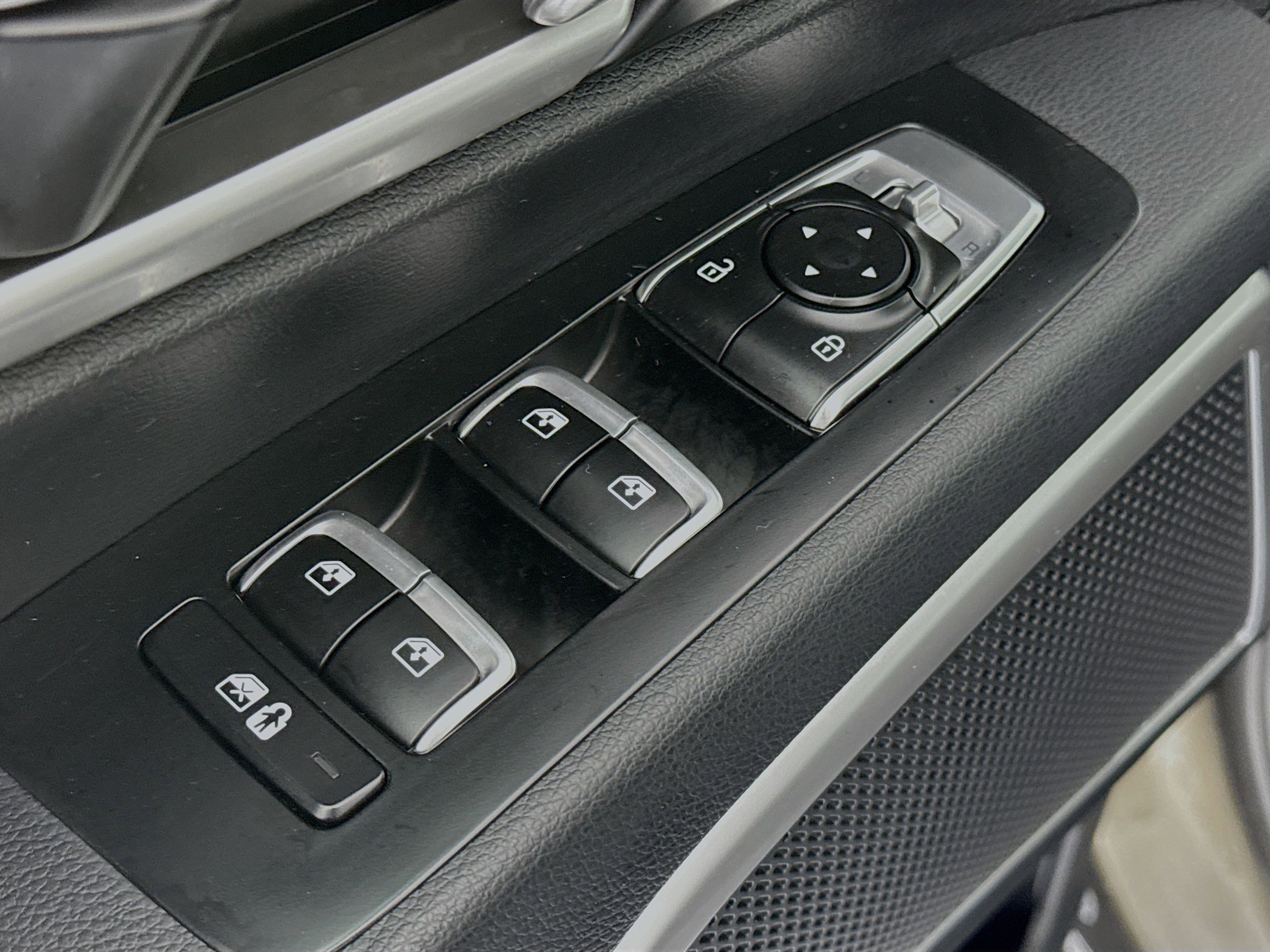 Used 2023 Kia Telluride S FWD image 18