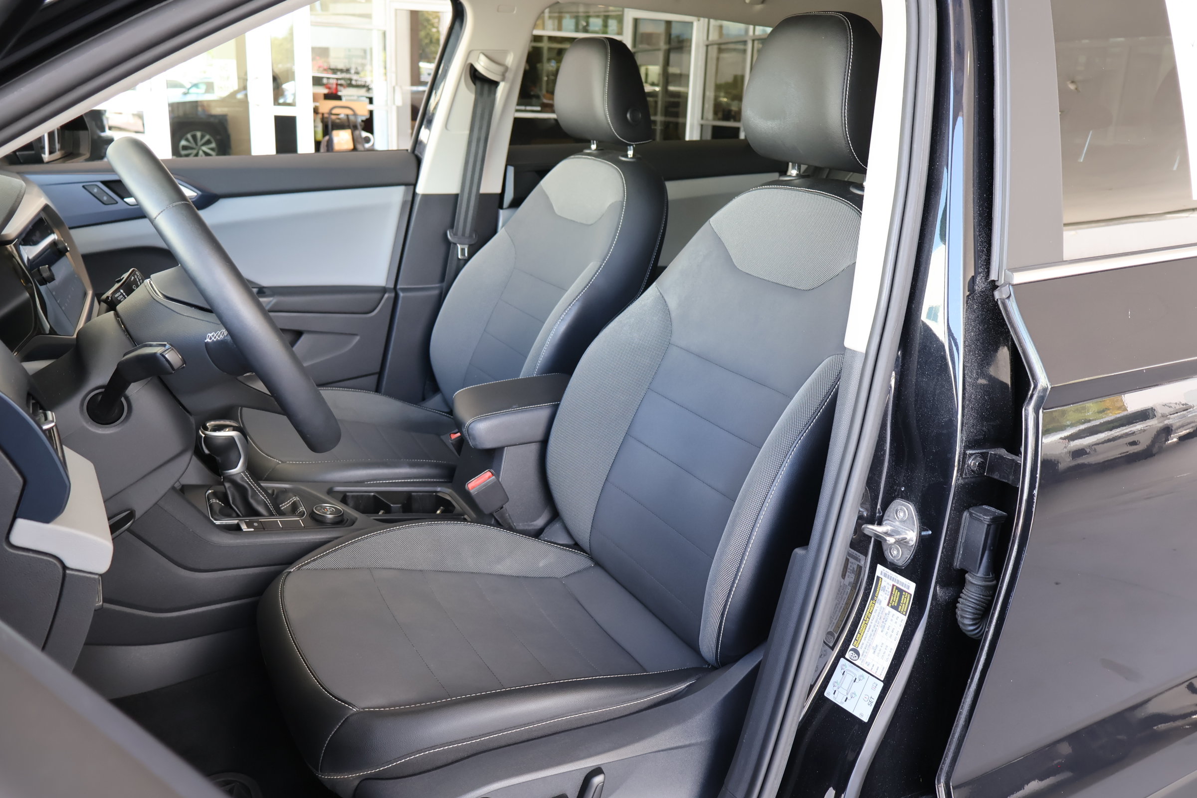 Used 2022 Volkswagen Taos SE w/ IQ.Drive SE Package AWD/4WD image 2