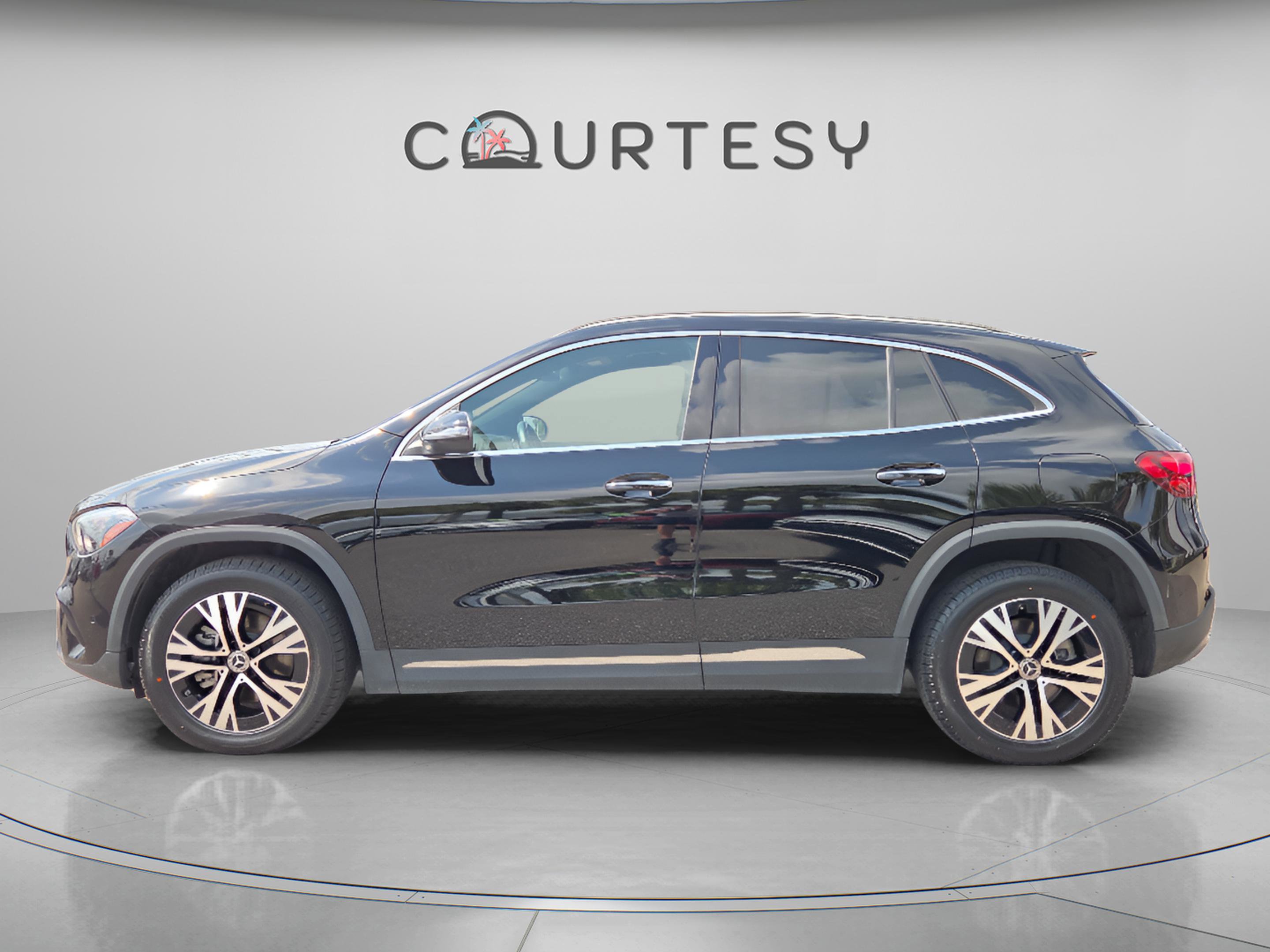 Used 2025 Mercedes-Benz GLA 250 4MATIC image 2