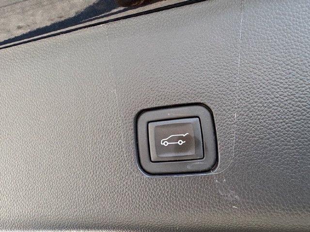 Used 2023 Chevrolet Traverse High Country w/ LPO, Floor Liner Package AWD/4WD image 11