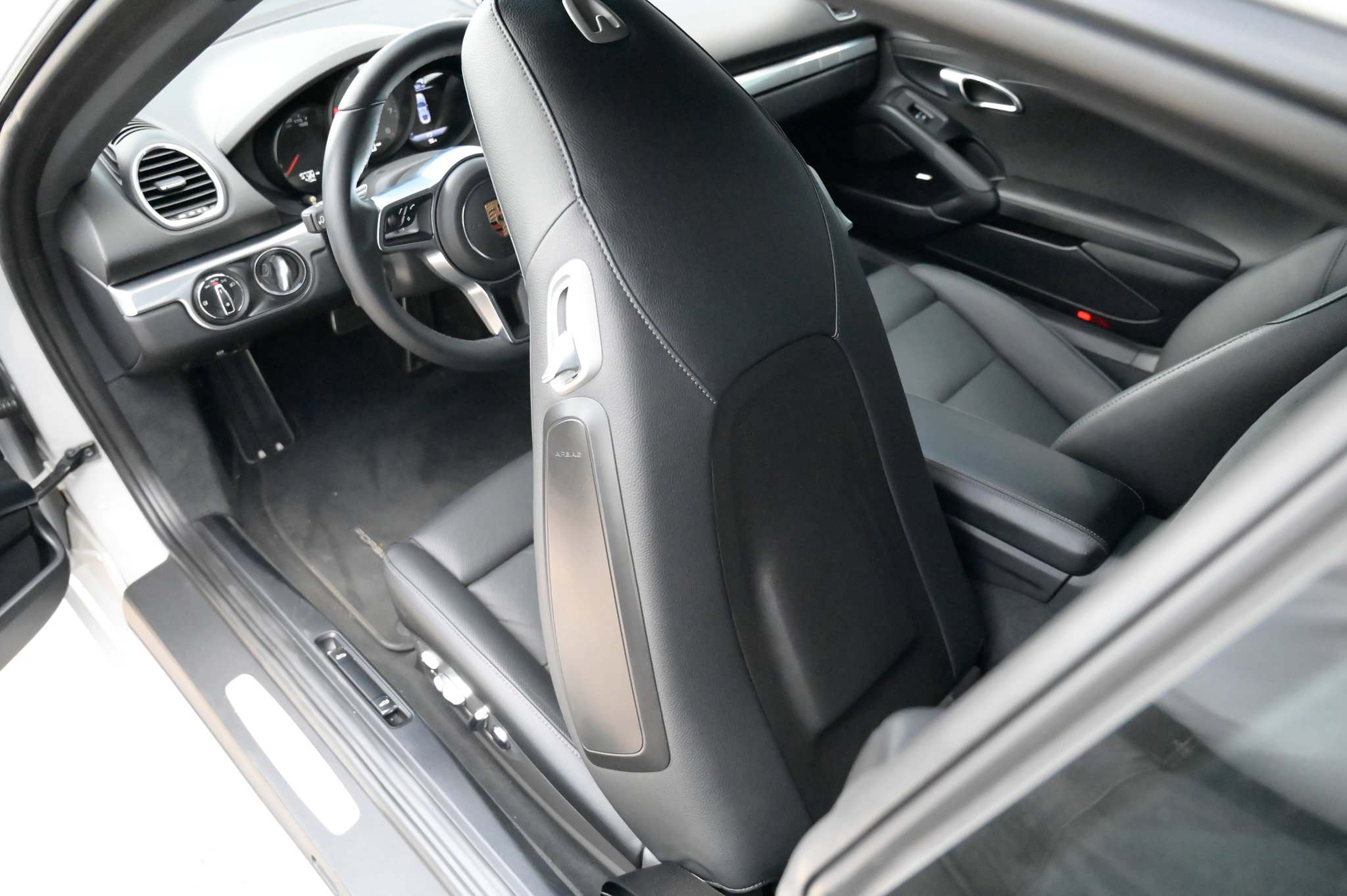 Used 2019 Porsche 718 Cayman S image 21