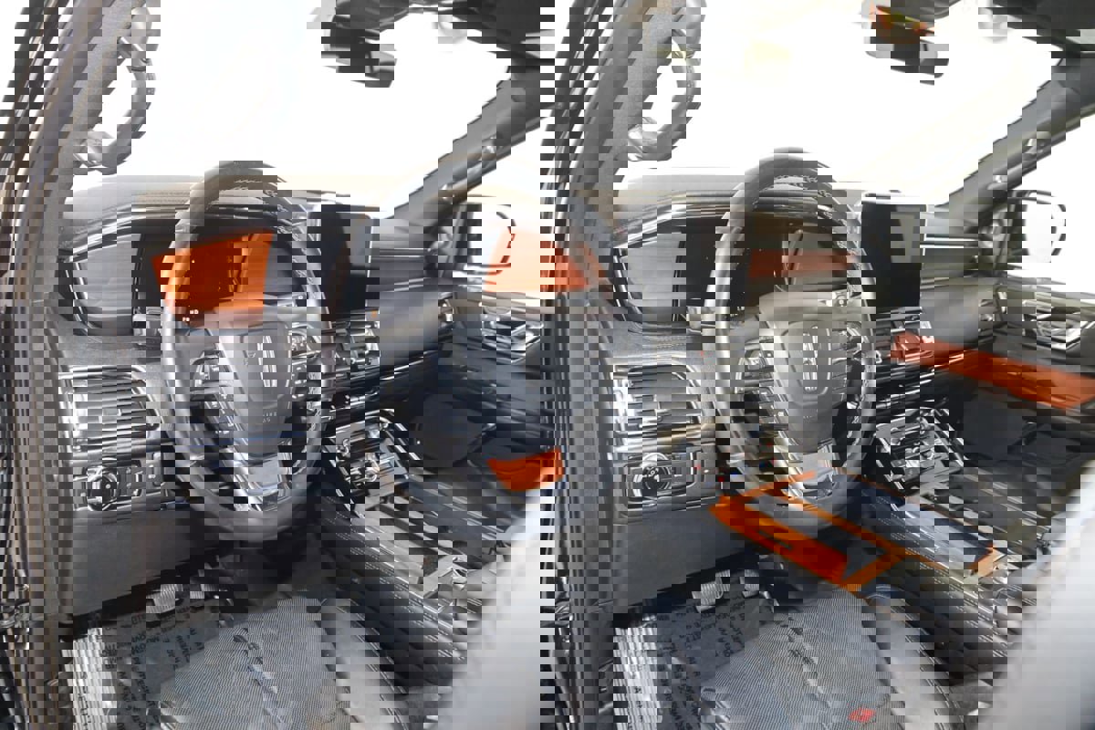 Used 2020 Lincoln Navigator L Reserve w/ Equipment Group 208A Reserve image 28