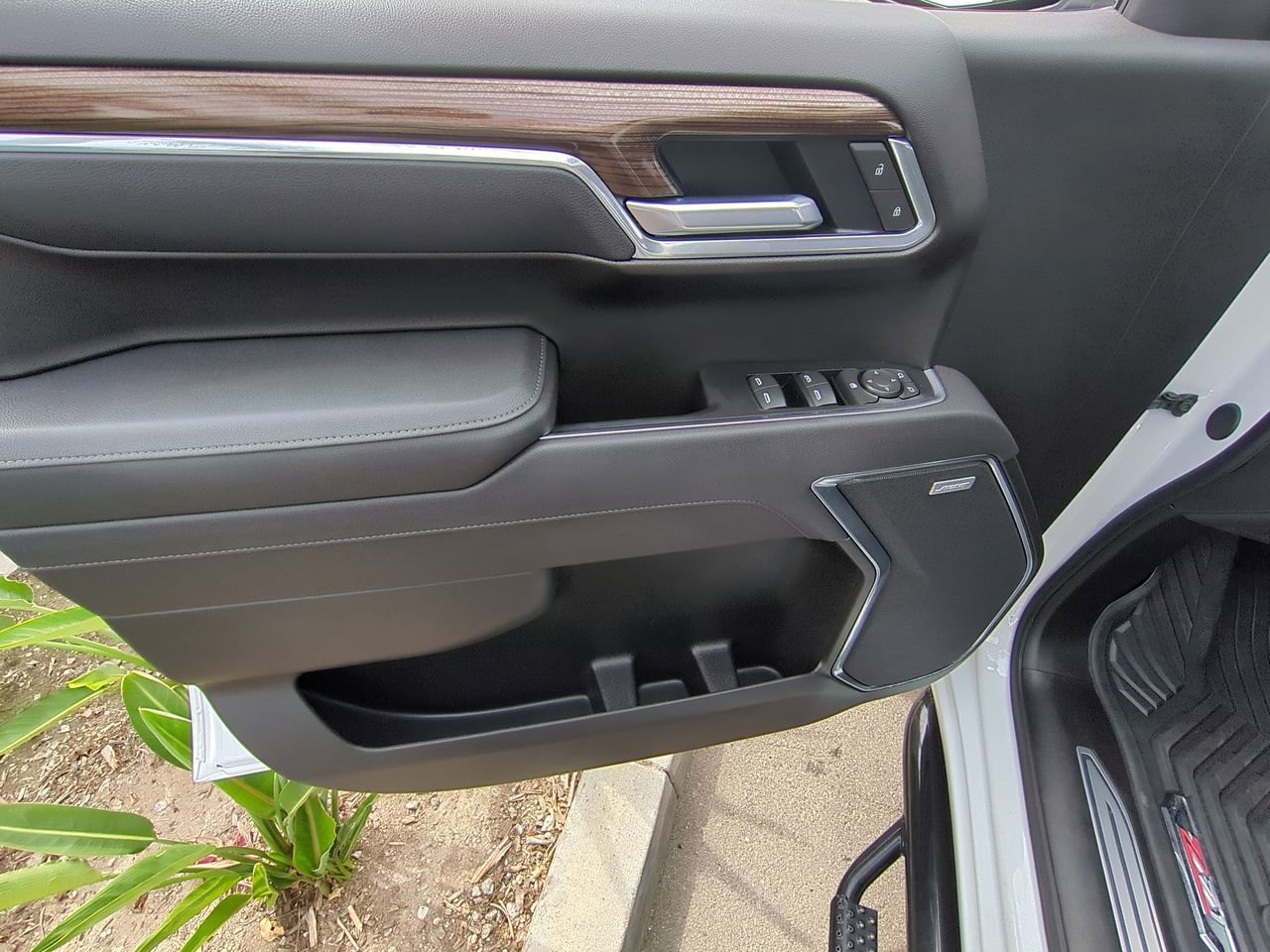 Certified 2025 Chevrolet Silverado 1500 LT Trail Boss w/ Convenience Package II AWD/4WD image 22