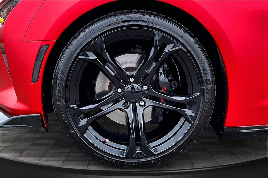Used 2018 Chevrolet Camaro SS w/ Redline Edition image 9