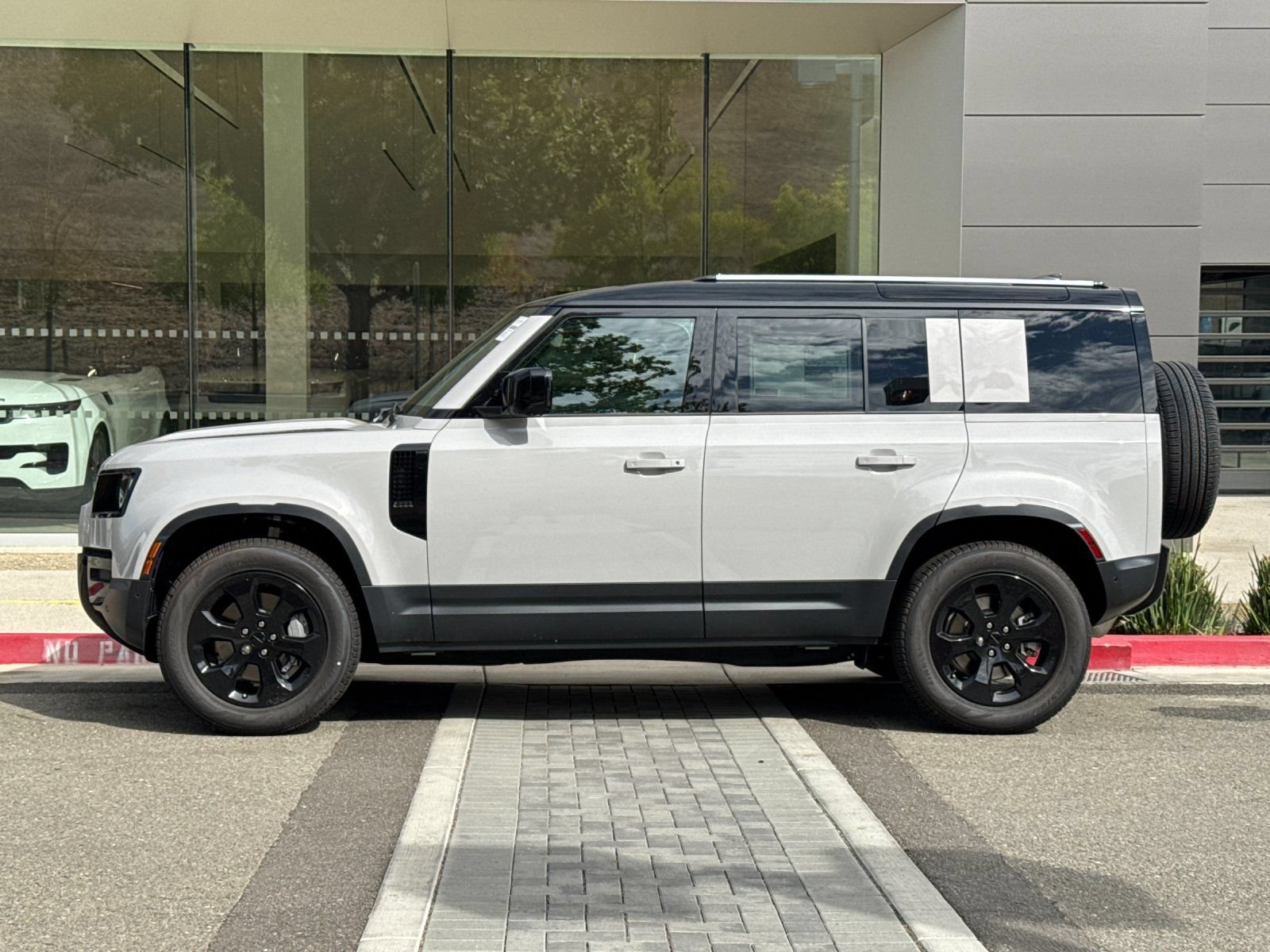 New 2026 Land Rover Defender 110 S AWD/4WD image 3
