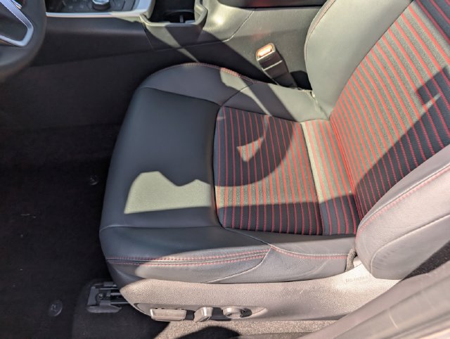 Used 2025 Toyota RAV4 XSE w/ Weather Package AWD/4WD image 17