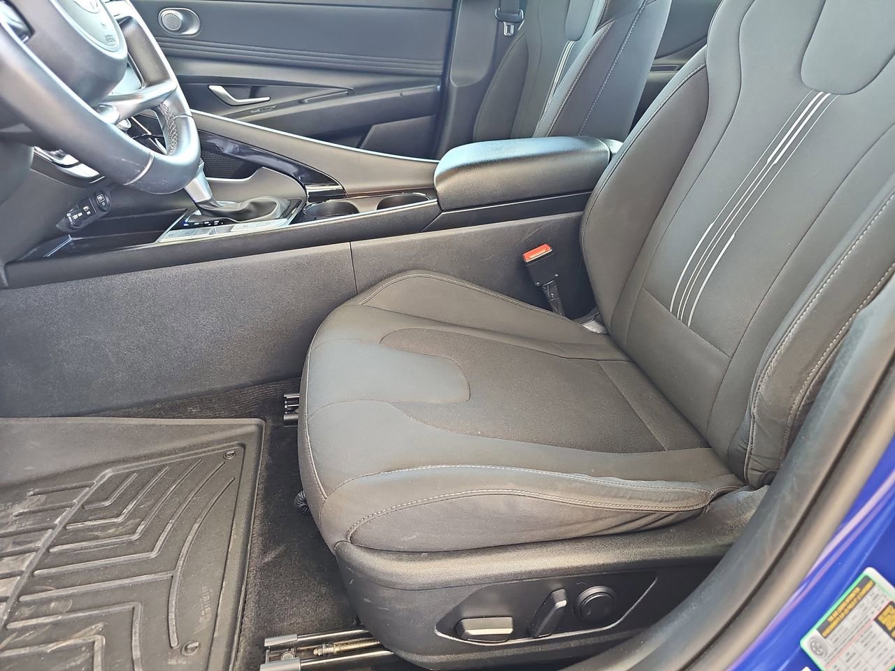 Used 2022 Hyundai Elantra SEL w/ Convenience + Premium Package image 18