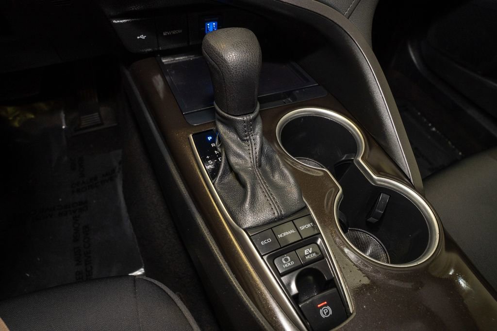 Used 2021 Toyota Camry LE image 14