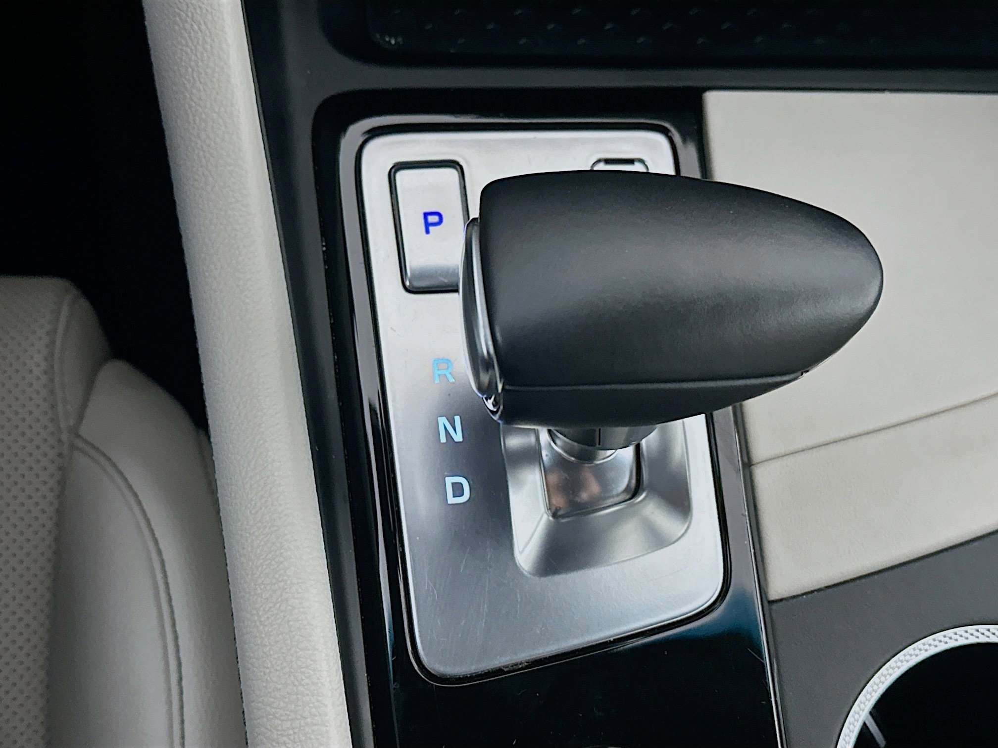 Used 2025 Genesis G70 2.5T image 25