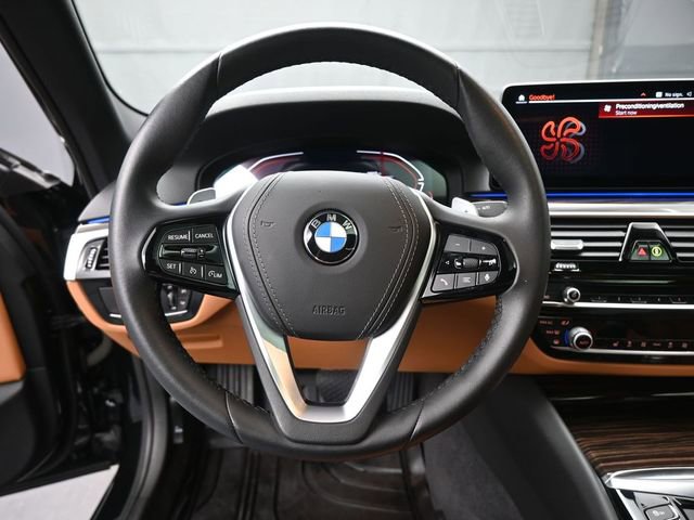 Used 2022 BMW 540i w/ Premium Package image 28
