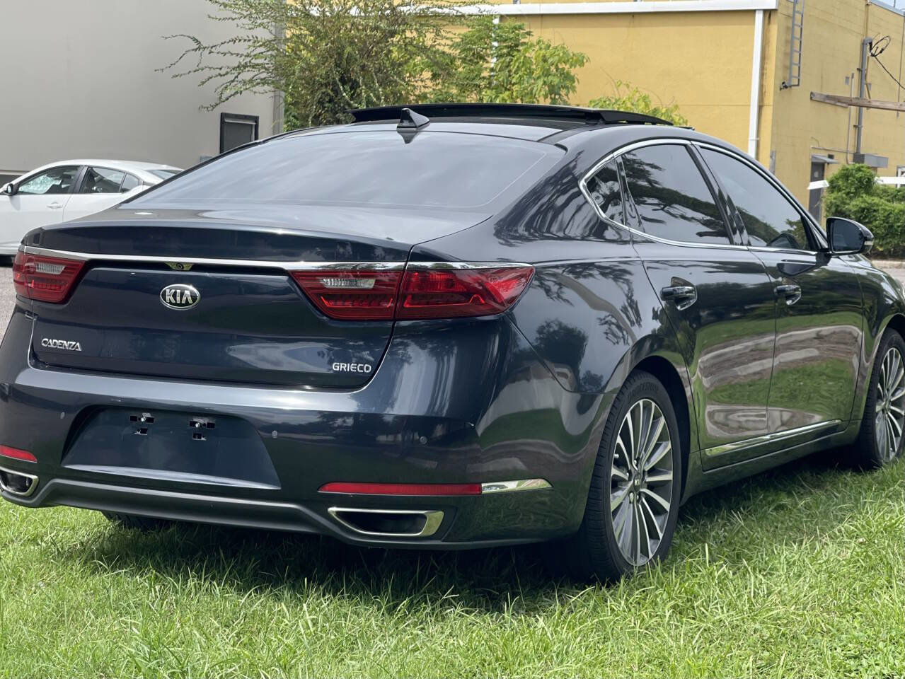 Used 2017 Kia Cadenza Technology image 4