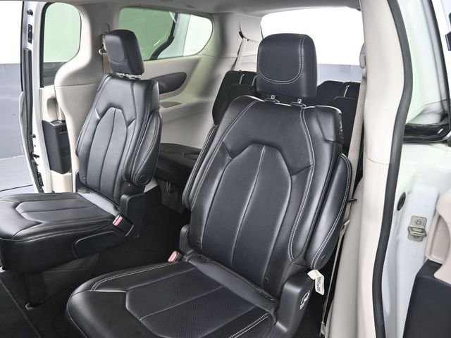 Used 2023 Chrysler Pacifica Touring-L image 20