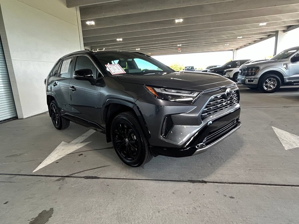 Used 2025 Toyota RAV4 XSE AWD/4WD image 6