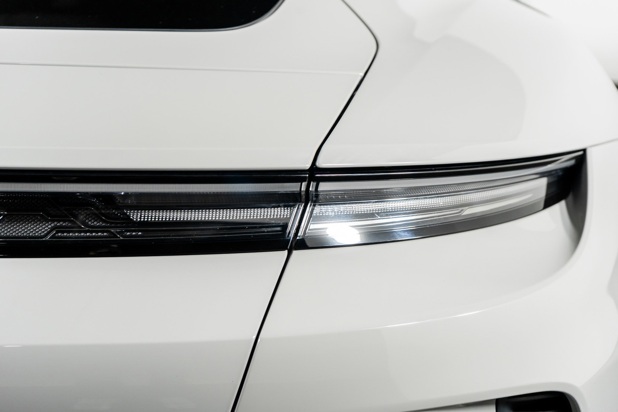 Used 2025 Porsche Taycan Turbo w/ Premium Package image 31