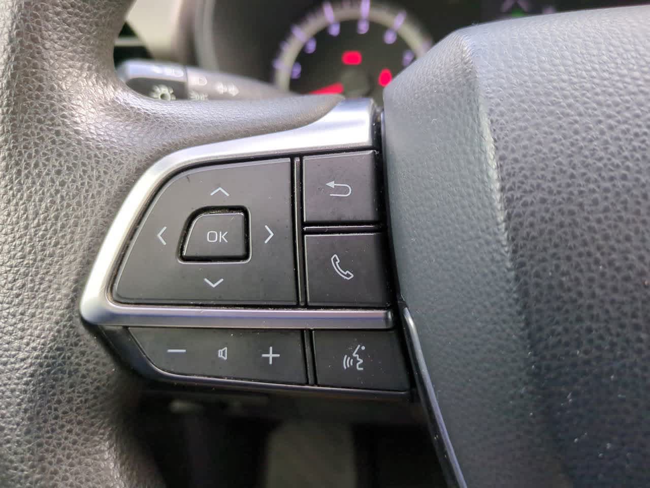Certified 2021 Toyota Highlander L FWD image 23