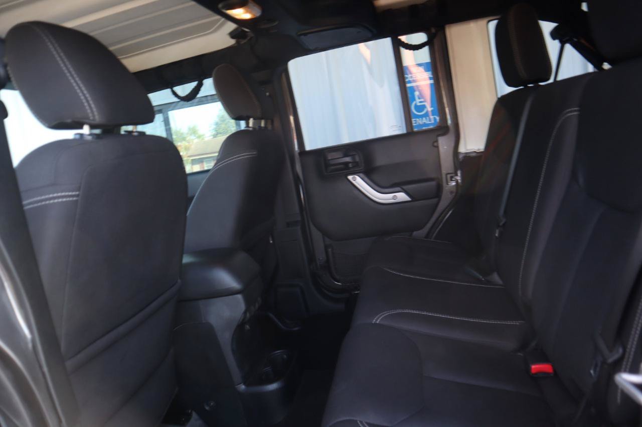 Used 2017 Jeep Wrangler Unlimited Rubicon w/ Cold Weather Group AWD/4WD image 60