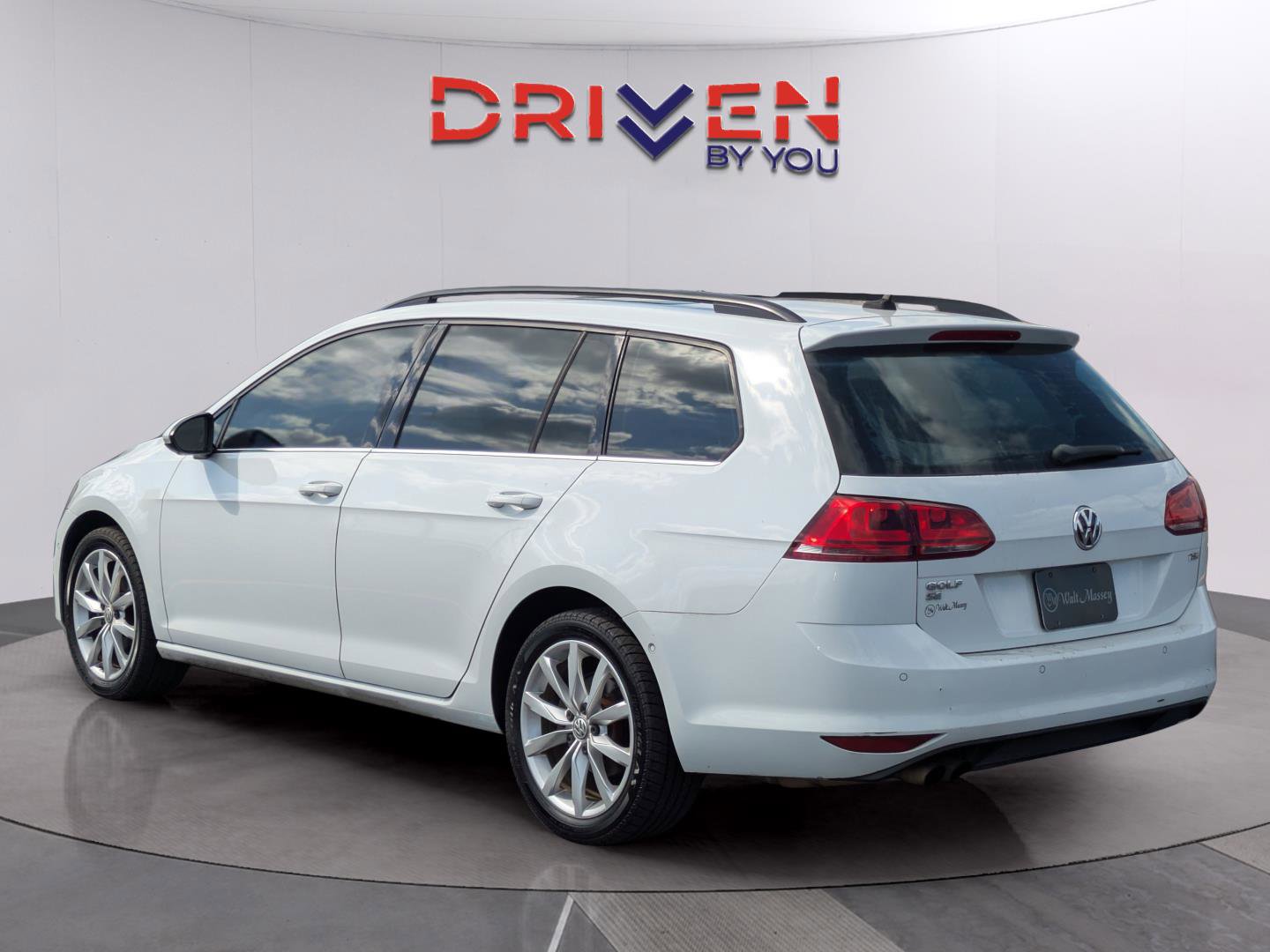 Used 2016 Volkswagen Golf SE w/ Lighting Package image 3