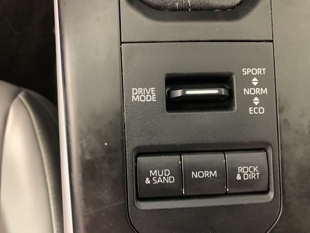 Used 2023 Toyota Highlander XLE AWD/4WD image 29
