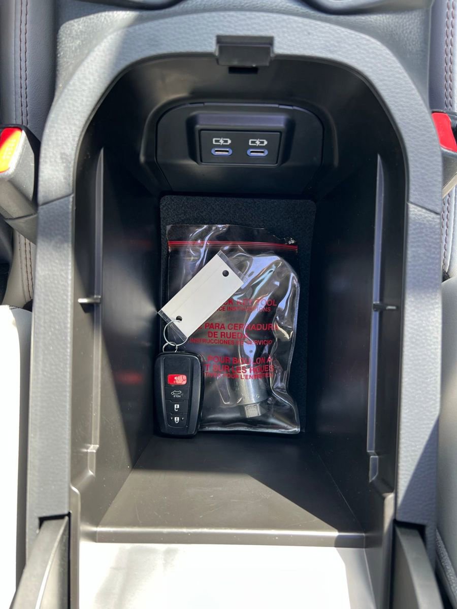 Used 2022 Toyota RAV4 XLE Premium image 40