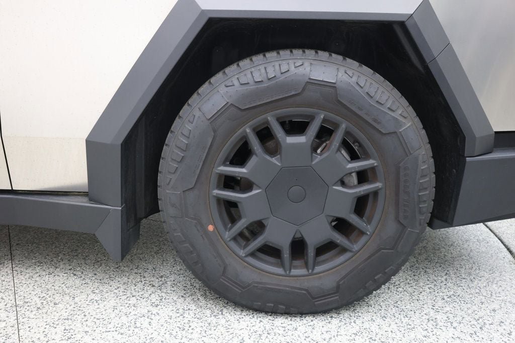 Used 2024 Tesla Cybertruck AWD Crew Cab image 7