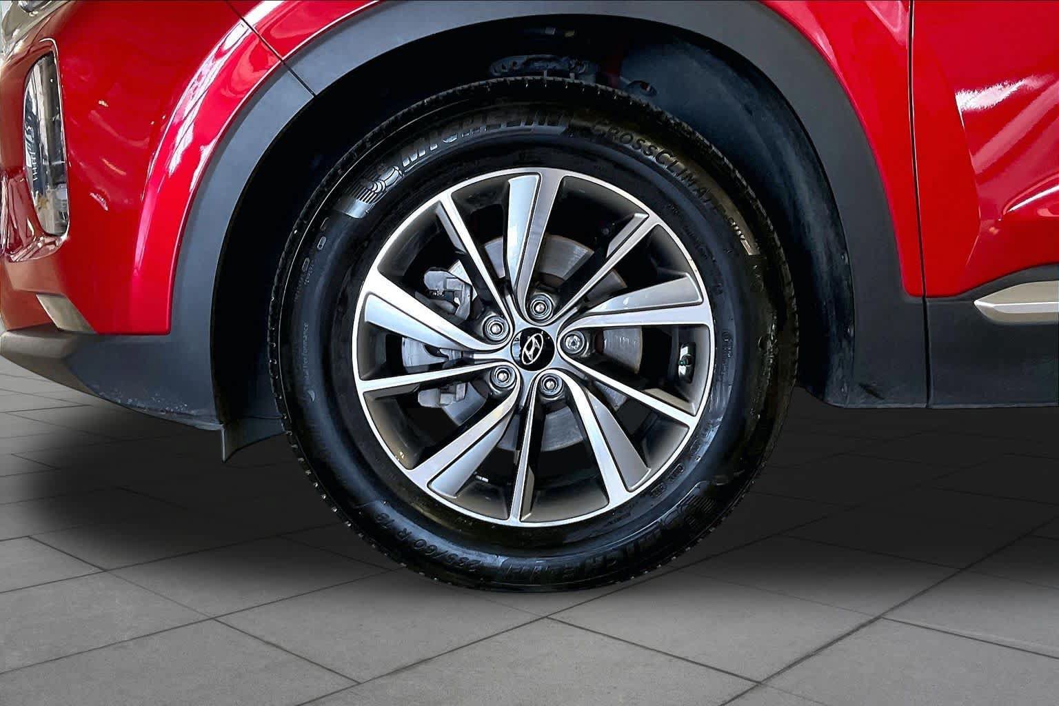 Used 2020 Hyundai Santa Fe SEL w/ Convenience + Premium Package FWD image 10