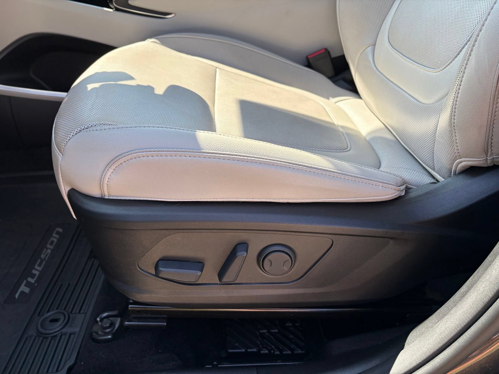 Used 2023 Hyundai Tucson Limited AWD/4WD image 28