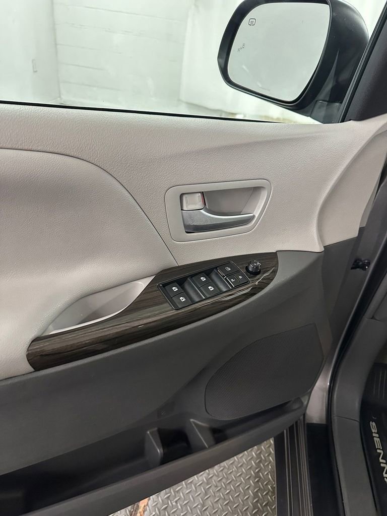 Used 2017 Toyota Sienna XLE Premium w/ Outdoor Package AWD/4WD image 8