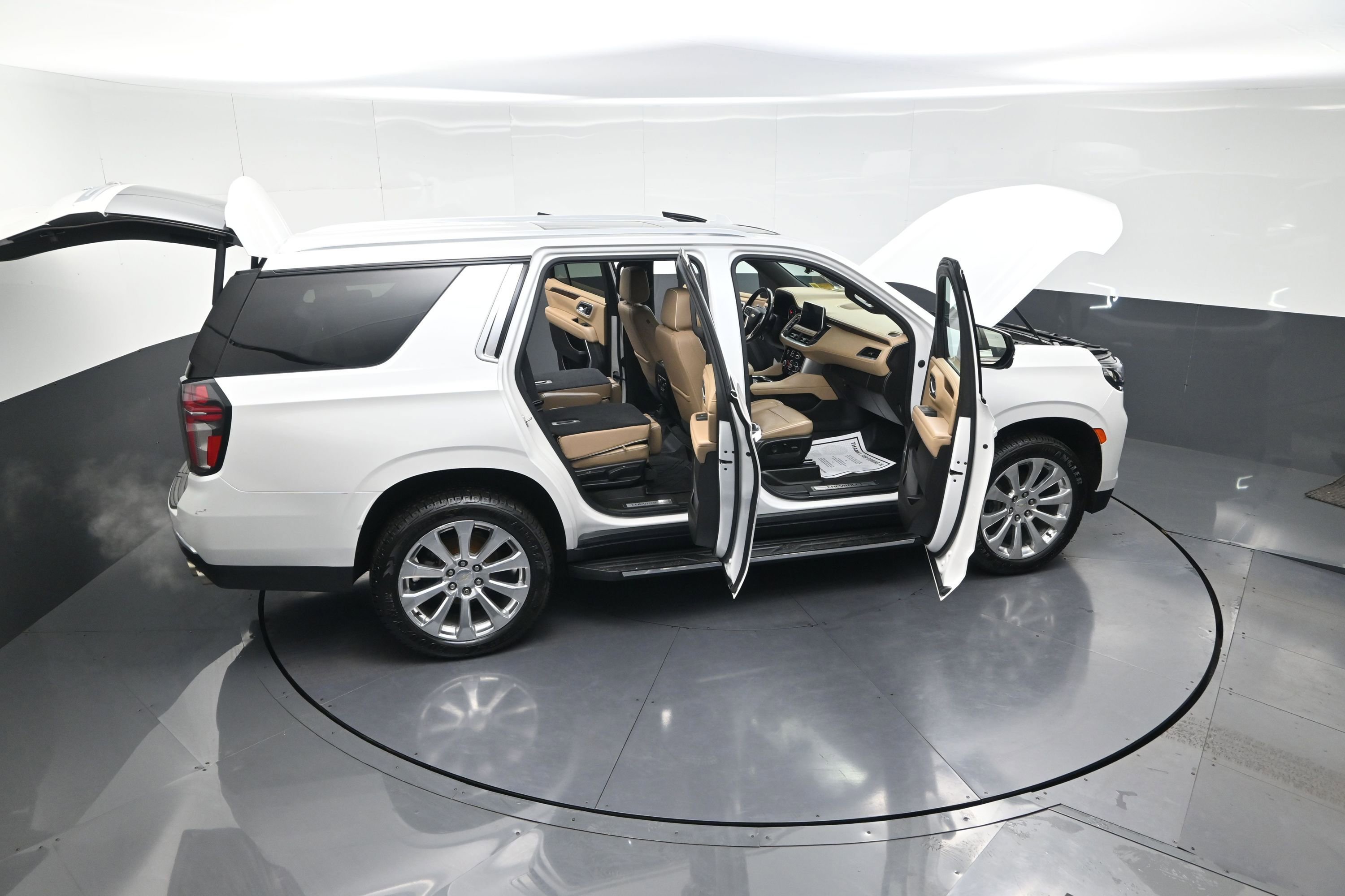 Used 2021 Chevrolet Tahoe Premier w/ Premium Package image 14