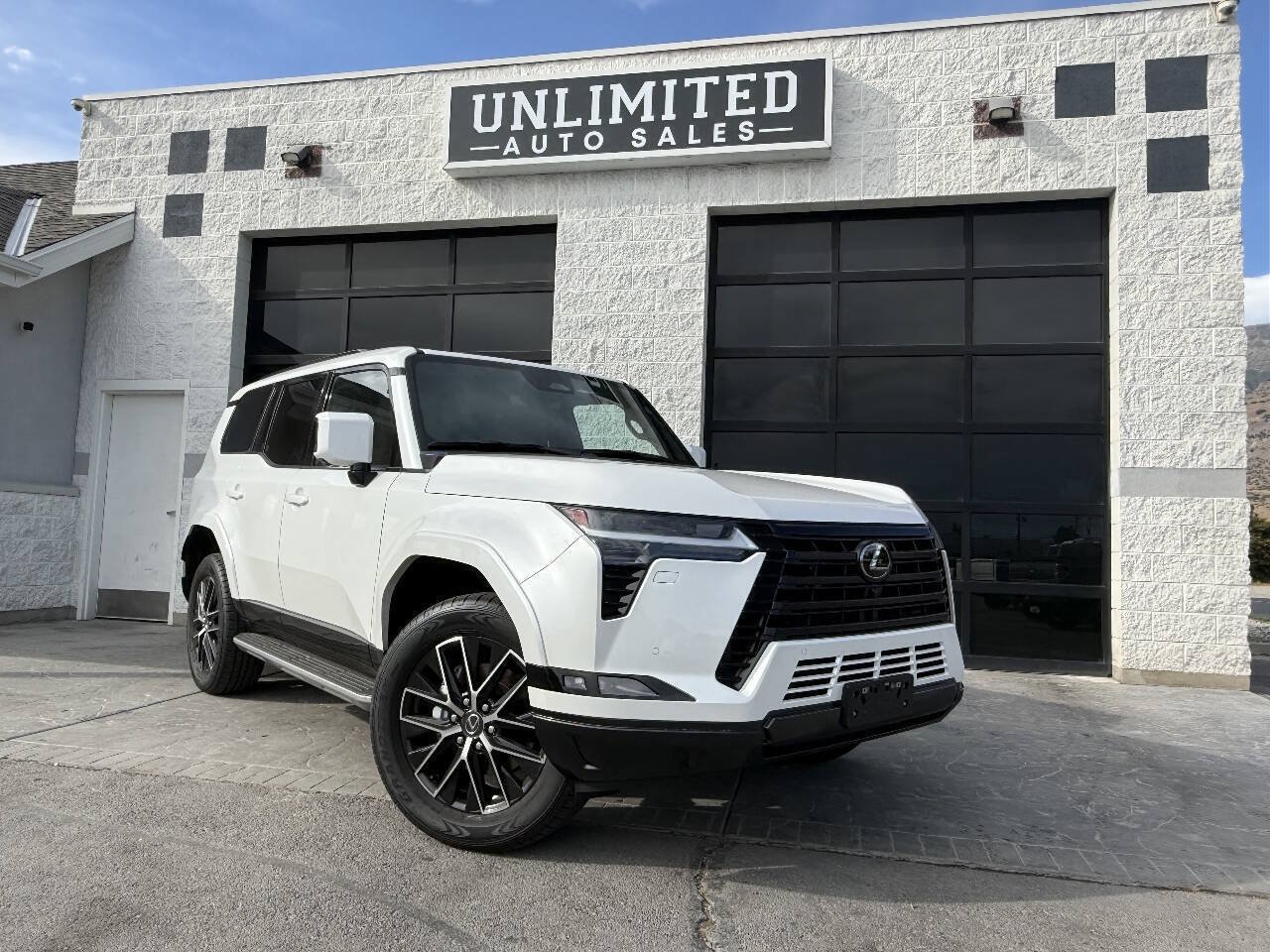 Used 2026 Lexus GX 550 w/ Cold Area Package AWD/4WD image 3