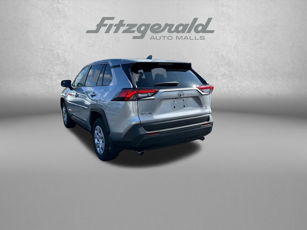 Used 2024 Toyota RAV4 LE AWD/4WD image 5