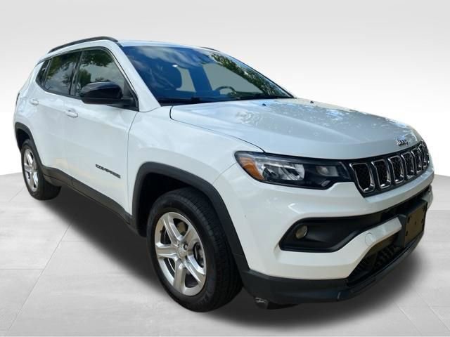 Used 2023 Jeep Compass Latitude image 4